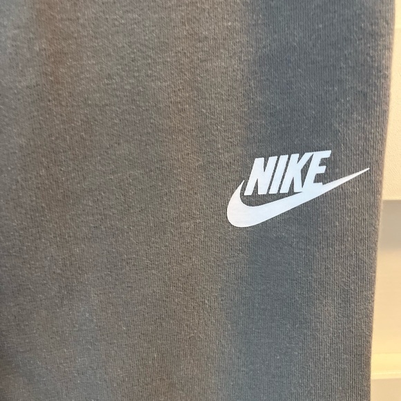Nike Gray Kids Sweatpants with White Swoosh - Picture 3 of 7